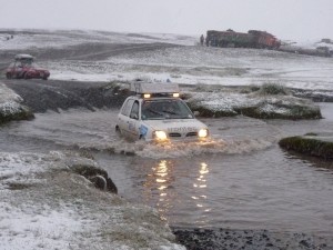 Pasando un rio en medio del infierno de nieve